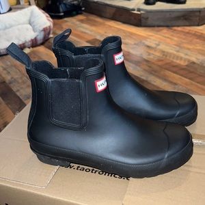 Womens size 9 hunter rain booties.